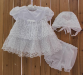 Vestido branco de batismo